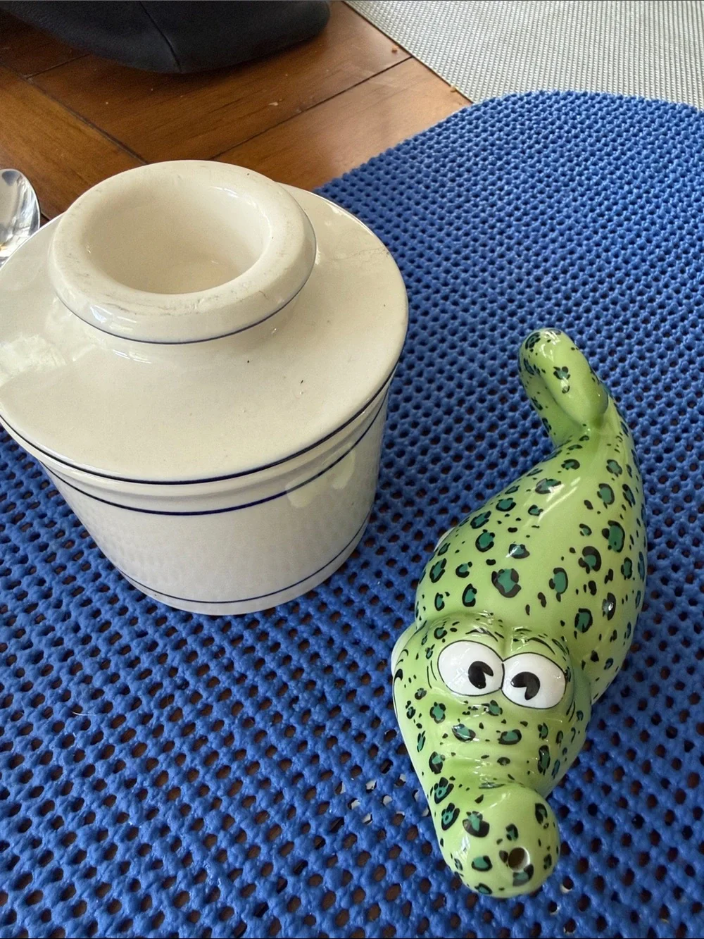 GOEBEL Porcelain Crocodile Sugar Shaker – “Conrad the Crocodile”. Hard to Find